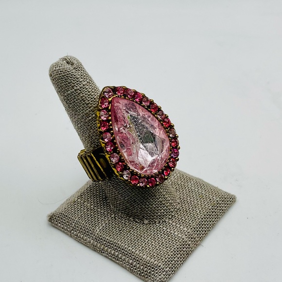 Vintage Stretch Pink Lucite Teardrop Ring in Rhinestone Halo Setting Bling - Picture 4 of 12